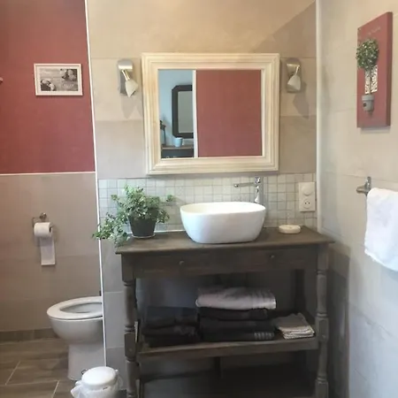 فندق مبيت وإفطار Cote Jardin Des Charmilles 3*