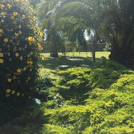Côté Jardin Des Charmilles 3*