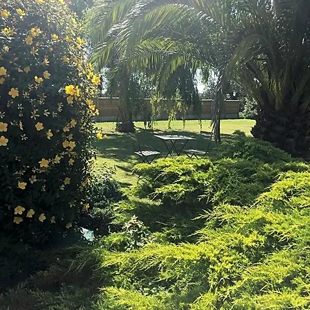 Alojamento de Acomodação e Pequeno-almoço Côté Jardin Des Charmilles Quettehou