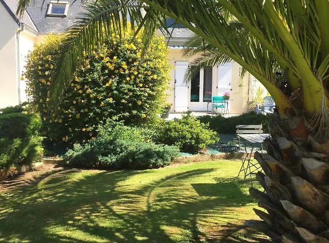 Cote Jardin Des Charmilles Bed & Breakfast Quettehou