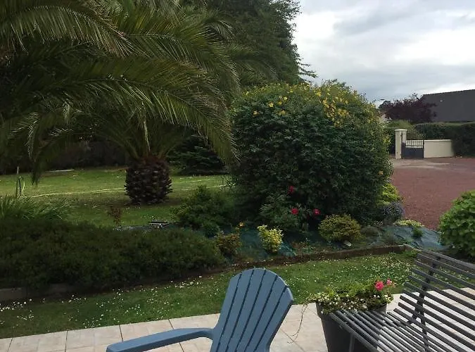 Cote Jardin Des Charmilles Bed & Breakfast Quettehou